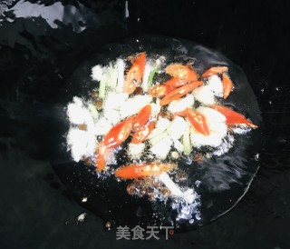 腊鸭炒笋的做法步骤：2