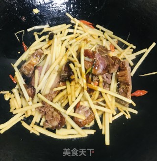 腊鸭炒笋的做法步骤：6
