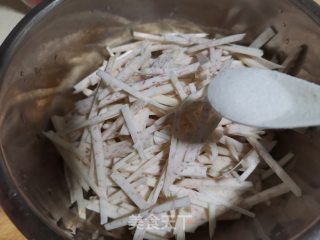香芋丝蒸肉末的做法步骤：2