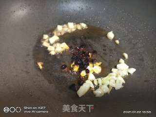 老干妈辣椒酱炒白菜的做法步骤：4