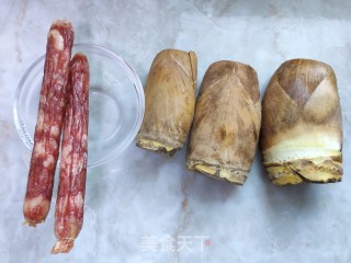 冬笋炒腊肠的做法步骤：1