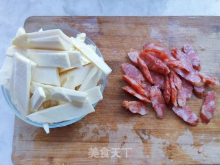 冬笋炒腊肠的做法步骤：3