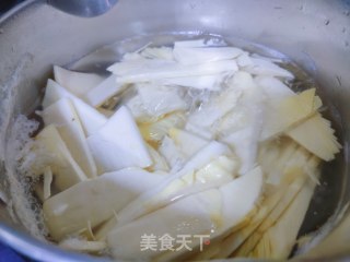 冬笋炒腊肠的做法步骤：4