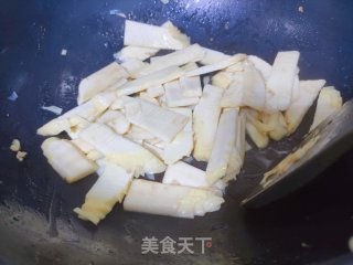 冬笋炒腊肠的做法步骤：6