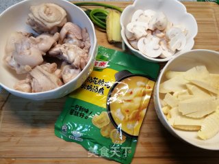 年夜饭新年菜（十三）～火锅底料只需3步秒变港味金汤炖鸡的做法步骤：3