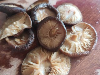 肉丁香菇炸酱的做法步骤：5