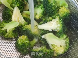 凉拌西兰花的做法步骤：4