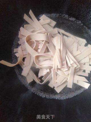 麻油泡豆腐皮的做法步骤：2