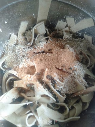 麻油泡豆腐皮的做法步骤：5