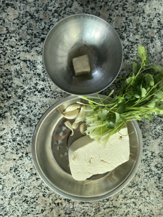 简易版油炸臭豆腐的做法步骤：1