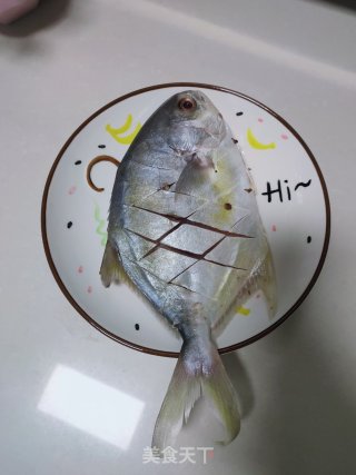 油淋金昌鱼的做法步骤：1