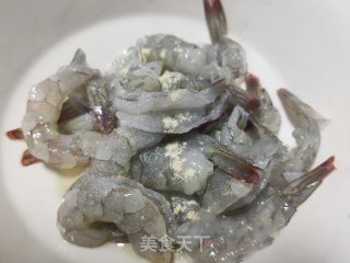 胡萝卜青椒炒虾球的做法步骤：3