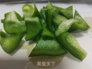 胡萝卜青椒炒虾球的做法步骤：7