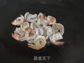 胡萝卜青椒炒虾球的做法步骤：9