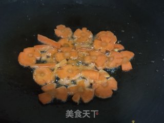 胡萝卜青椒炒虾球的做法步骤：12