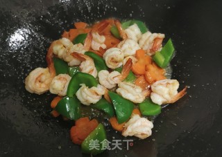 胡萝卜青椒炒虾球的做法步骤：16