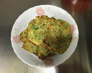 芹菜叶鸡蛋饼的做法步骤：12
