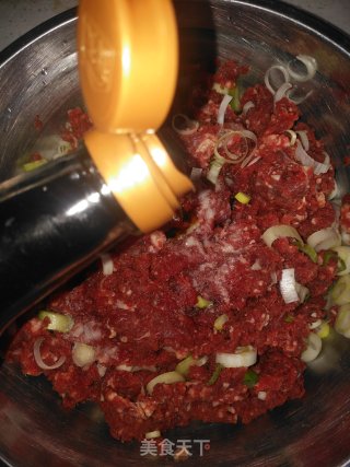 牛肉葱馅煎饺的做法步骤：7