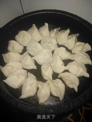 牛肉葱馅煎饺的做法步骤：17