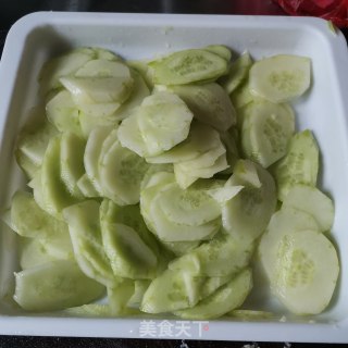 黄瓜炒韭菜的做法步骤：3