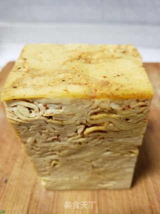 香菜拌五香豆腐的做法步骤：3