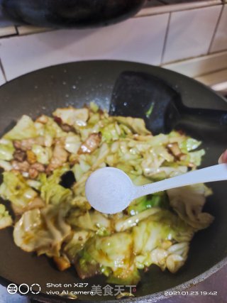 五花肉炒包包菜的做法步骤：5
