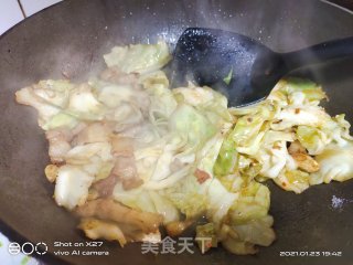 五花肉炒包包菜的做法步骤：6