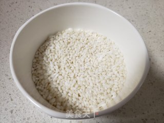 葡萄干糯米粥的做法步骤：1