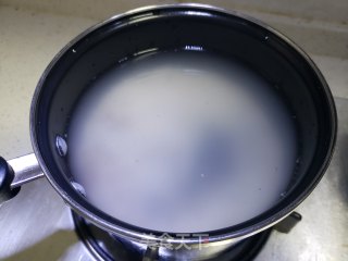 葡萄干糯米粥的做法步骤：4