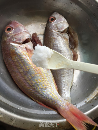 香煎黄花鱼的做法步骤：2