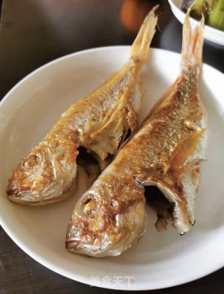 香煎黄花鱼的做法步骤：7