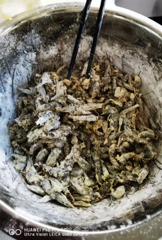 酥脆的炸河虾的做法步骤：6