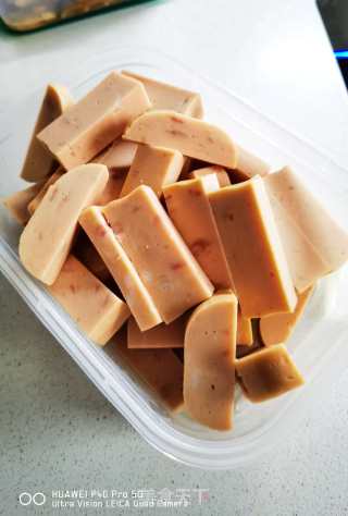 午餐肉炒蒜苔土豆条的做法步骤：2