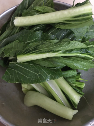黑木耳炒迟菜心的做法步骤：1