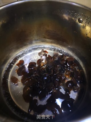 洋葱木耳炒鸡蛋的做法步骤：4