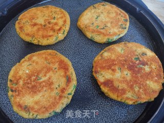 芹菜叶杂粮饼的做法步骤：7