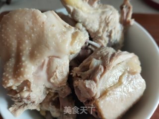 西洋参菌菇滋补鸡汤的做法步骤：3