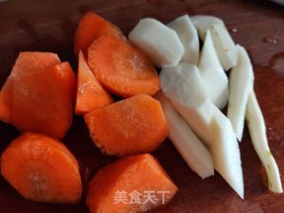 西洋参菌菇滋补鸡汤的做法步骤：7