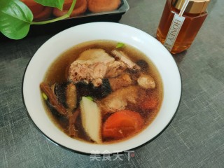 西洋参菌菇滋补鸡汤的做法步骤：13