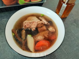 西洋参菌菇滋补鸡汤的做法步骤：14