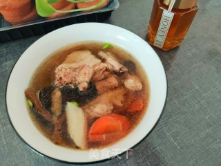 西洋参菌菇滋补鸡汤的做法步骤：15