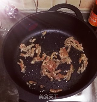 牛肉黄瓜????????????的做法步骤：1