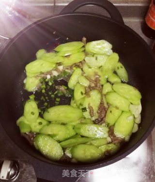 牛肉黄瓜????????????的做法步骤：3