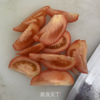番茄鱼头汤的做法步骤：2