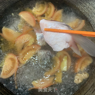 番茄鱼头汤的做法步骤：7