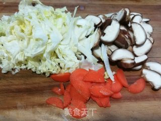 香菇炒白菜的做法步骤：2