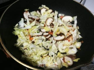香菇炒白菜的做法步骤：3