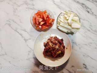 白菜梗炒牛肉的做法步骤：1