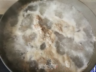 鸡油菌排骨汤的做法步骤：7