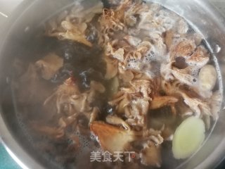 鸡油菌排骨汤的做法步骤：11